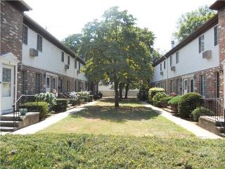 81 Maple Tree Ave, Stamford, CT 06906-2209