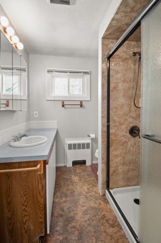 15 Hatfield St, North Kingstown RI  02852-4715 exterior