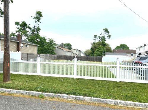 29 Jamaica Ave, Wheatley Heights NY  11798-3027 exterior