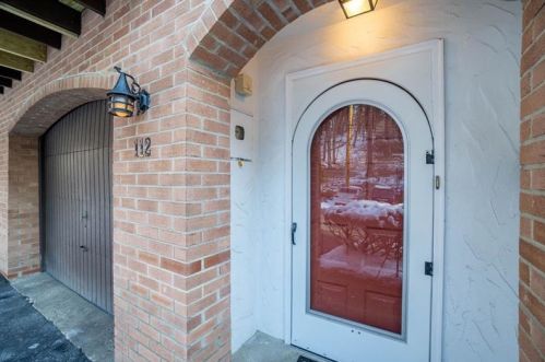 112 Woodbridge Dr, Pittsburgh, PA 15237-3356