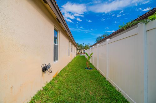 18844 29th Ct, Hollywood FL  33029-2403 exterior