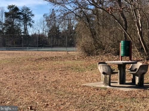 7612 Pollen St, Lorton VA  22079-1636 exterior