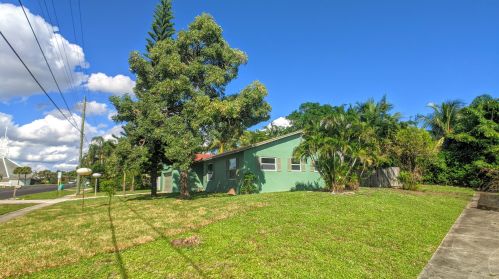 2888 Seacrest Blvd, Boynton Beach FL  33435-7935 exterior