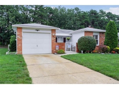 58 Courtshire Dr, Bricktown, NJ 08723-7138