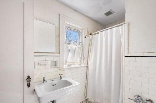 15 Edna St, White Plains NY  10606-2001 exterior
