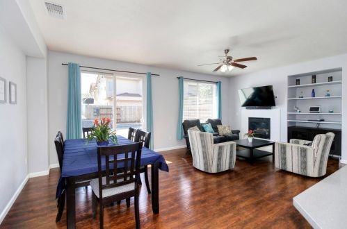 9674 Two Harbors Dr, Elk Grove CA  95624-4491 exterior