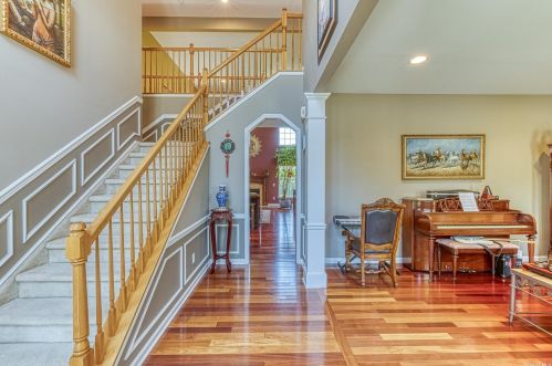 8 Avolet Ct, Mount Sinai, NY 11766-3402