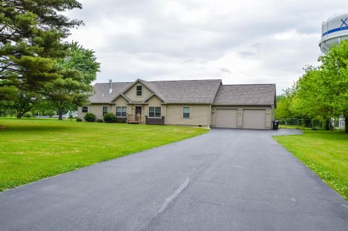 945 Ormsby Dr, Xenia, OH 45385-5540