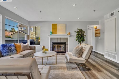 1713 Hampton Ln, Daly City, CA 94014-3464