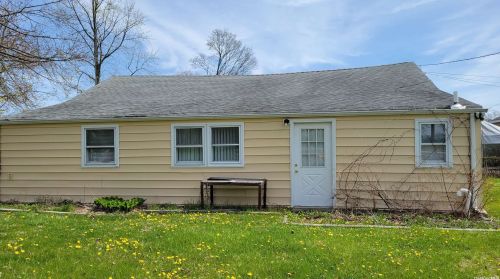 21 Lincoln Ave, Islip Terrace NY  11752-2705 exterior