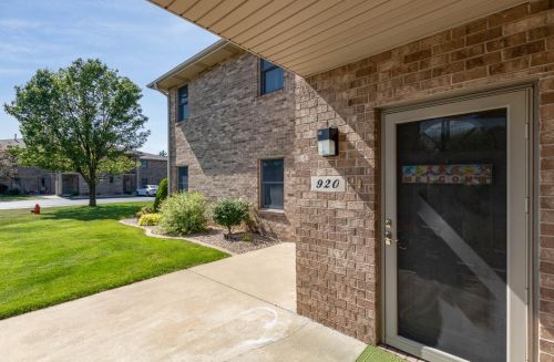 920 Birch Dr, Crown Point IN  46307-1493 exterior