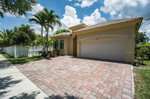 3015 135th Ave, Hollywood, FL 33027-3920