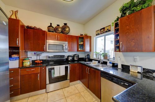 17845 74th Ct, Hialeah FL  33015-8441 exterior