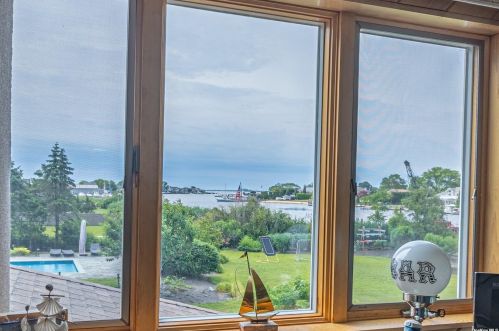 20 Cedar Ln, Babylon NY  11702-3809 exterior