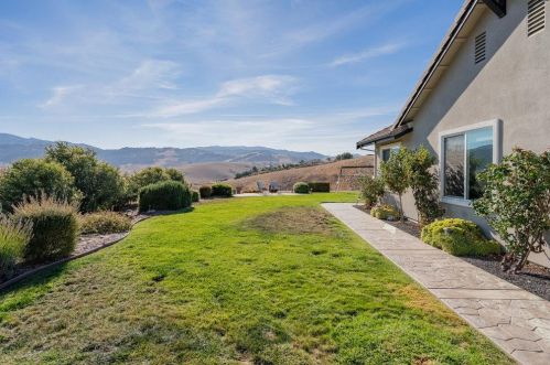 4025 Ashford Cir, Hollister CA  95023-8966 exterior