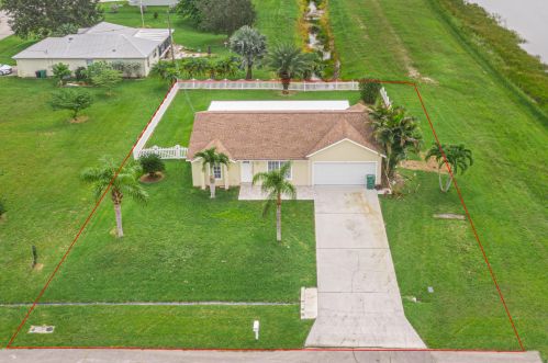 1999 Guernsey St, Fort Pierce, FL 34987-2006