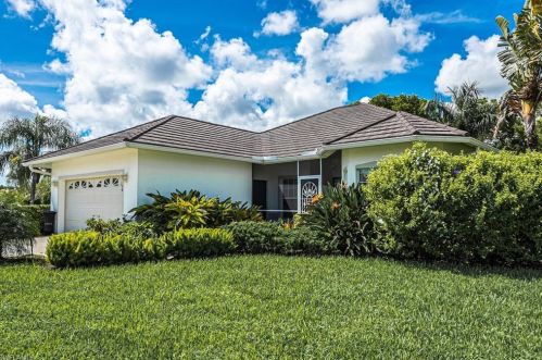 7006 Falcons Glen Blvd, Naples, FL 34113-2667