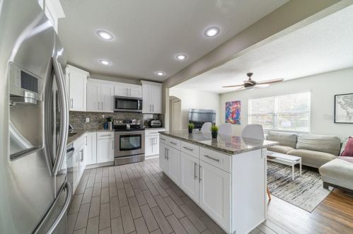 145 36th Ave, Saint Petersburg, FL 33704-1433