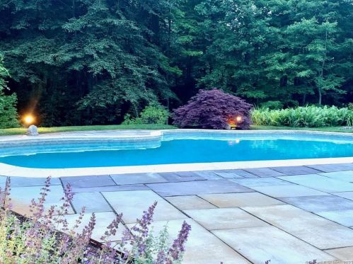 782 Smith Ridge Rd, New Canaan CT  06840-3227 exterior