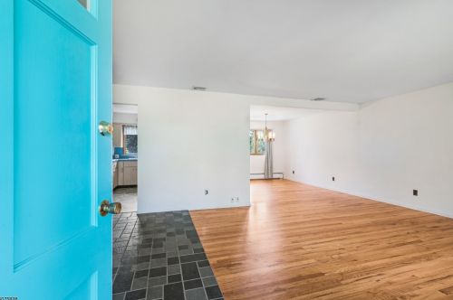 82 Lee Dr, Paterson NJ  07508-3038 exterior