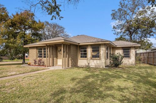 828 22nd Ave, Texas City, TX 77590-5628