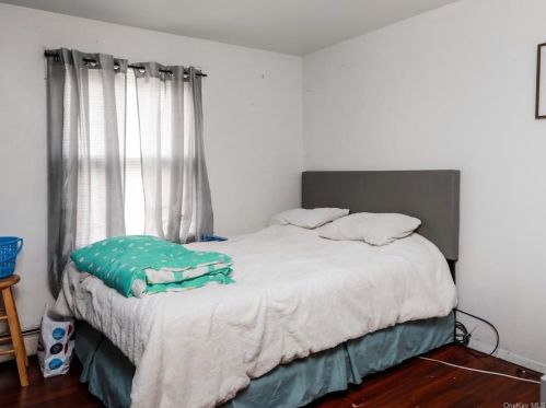 14 Oak Ln, Middletown NY  10940-6914 exterior