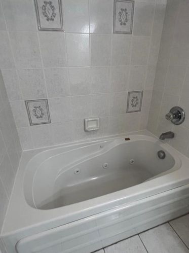 4 Saratoga Ct, Easton PA  18040-1046 exterior