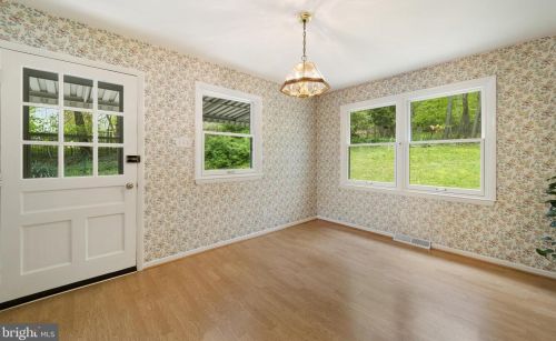 2206 Youngs Dr, Haymarket VA  20169-1534 exterior