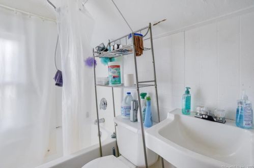 69 Emmett Ave, Derby CT 06418-1231 exterior