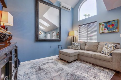 24 Bolivar St, Newport Beach CA  92663-4420 exterior
