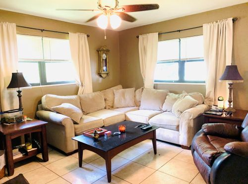 206 Maple Ave, Fort Pierce, FL 34982-3433