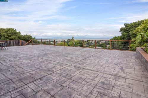 1175 Mcdonald Dr, Pinole CA  94564-2501 exterior