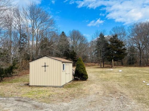 81 Flagg Ln, North Kingstown RI  02852-6707 exterior