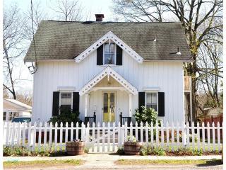 104 Putnam Ave, New Haven, CT 06517-2828
