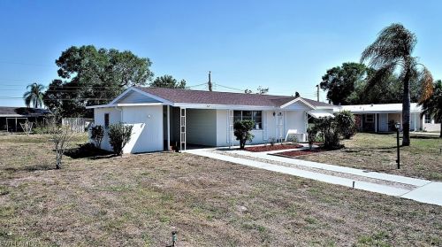 327 Inwood Ave, Lehigh Acres, FL 33936-5805