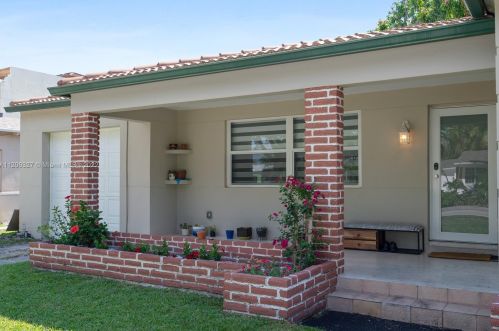 1003 17th Ave, Hollywood FL  33020-3609 exterior