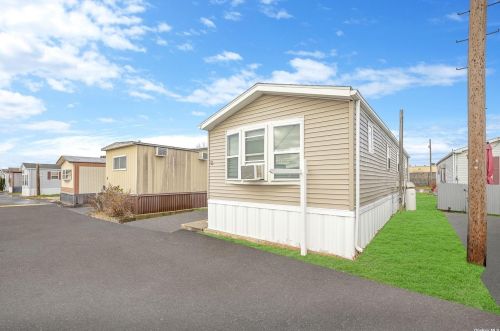 1137 Lincoln Ave, Holbrook, NY 11741-2206