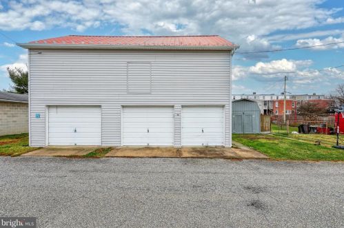 137 East St, Spring Grove PA  17362-1215 exterior