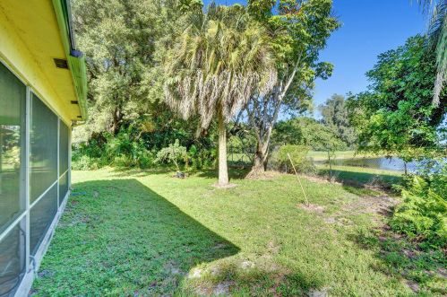 5647 Sims Rd, Delray Beach FL  33484-2509 exterior