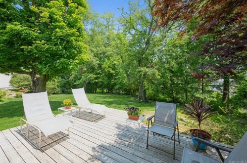 10 Wilshire Dr, White Plains NY  10605-5415 exterior