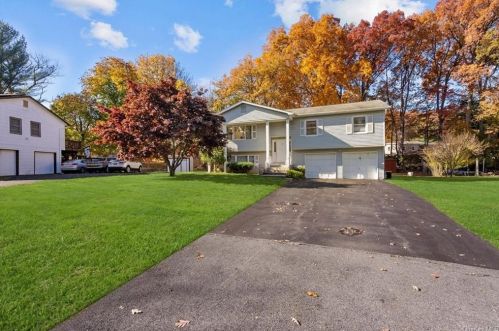 5 Allison Cir, Garnerville, NY 10923-1335