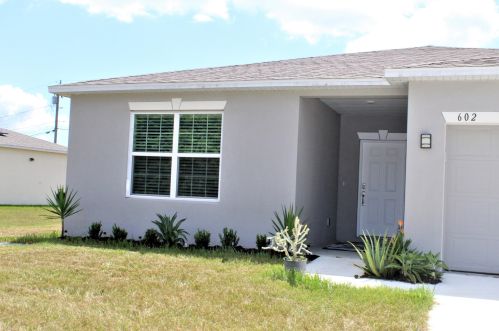 602 Millard Dr, Fort Pierce, FL 34953-8331