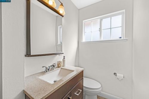 1831 Oakmead Dr, Concord CA 94520-3006 exterior