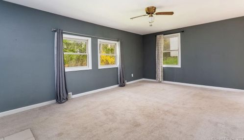 37 Candle Hill Rd, Danbury CT  06812-2409 exterior