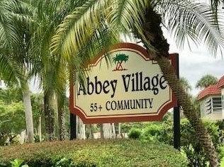 19 Abbey Ln, Delray Beach, FL 33446-1701