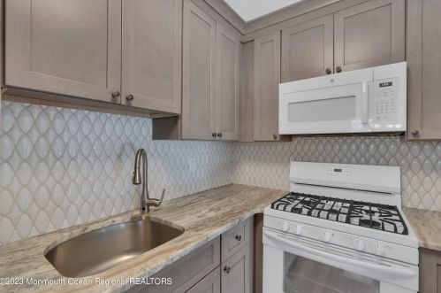1110 Lilly Ln, Jackson Twp NJ  08527-4142 exterior