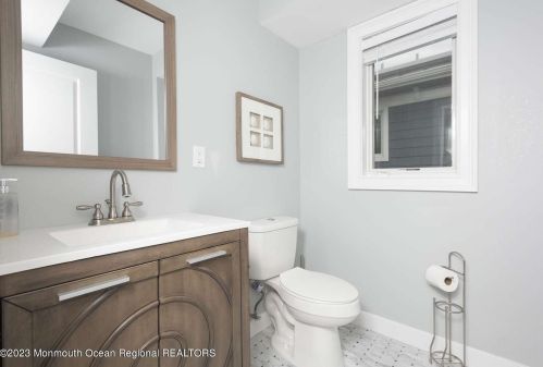 5 Fort Ave, Pelican Island NJ  08751-1512 exterior