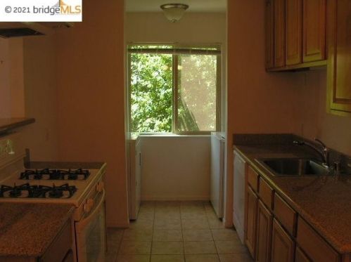 2193 Lakeview Cir, West Pittsburg, CA 94565-4256