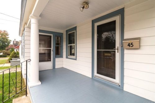 45 Prairie Ave, Airmont, NY 10901-6233