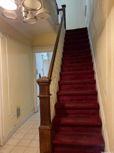 88-17 90th St, Jamaica, NY 11421-1328